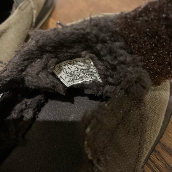 Sanuk slip on with velcro strap and fleece inside. Brown size 13 boys/girls - Picture 7 of 7